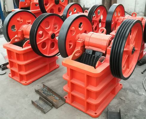 스톤 록 미니 휴대용 디젤 엔진 턱 분쇄기 용량 1-500t/h 배charge 크기 0-300