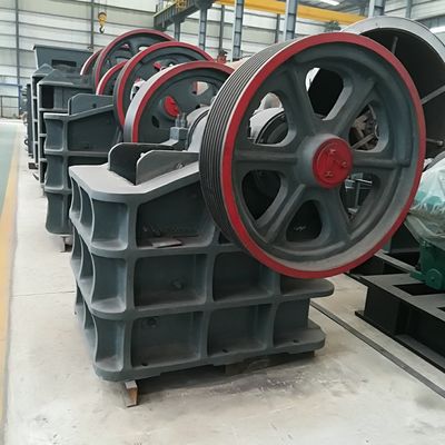 30kW PE400x600 모바일 소 금 광석 돌 턱 쇄기 1400x1740x1663mm 차원