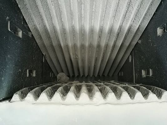 30kW PE400x600 모바일 소 금 광석 돌 턱 쇄기 1400x1740x1663mm 차원